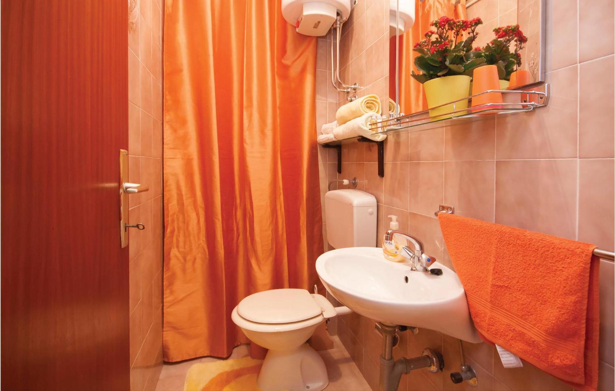Cozy Apartment In Brodarica With Wifi Ngoại thất bức ảnh