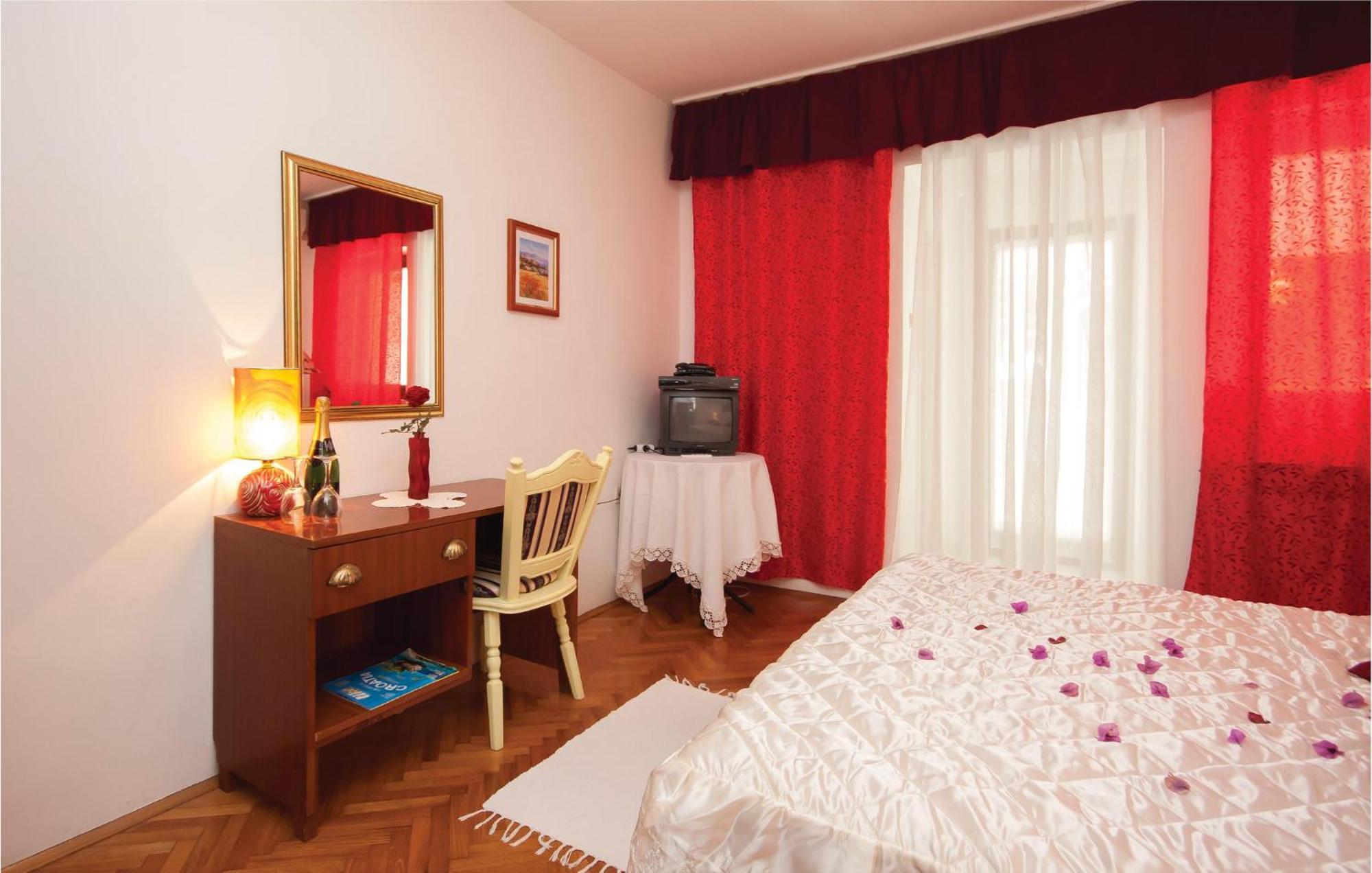 Cozy Apartment In Brodarica With Wifi Ngoại thất bức ảnh
